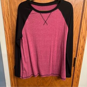 Women's Black/burgundy Top